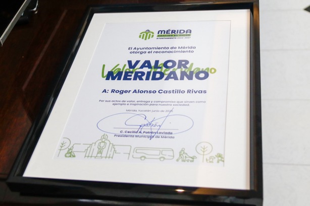 Reconocen heroísmo del piloto veracruzano Roger Alonso Castillo, tras salvar a 215 pasajeros