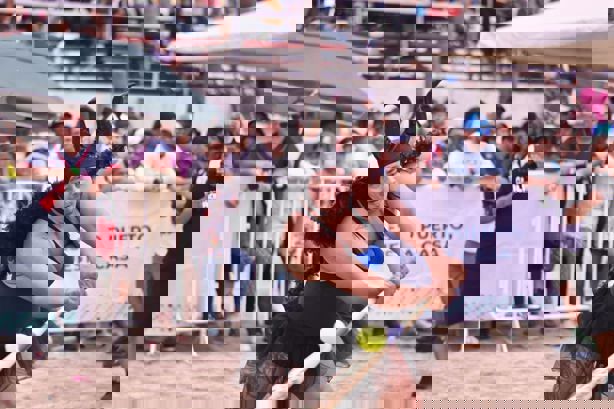Solteras vencen a Casadas en el divertido preludio de Carnaval de Veracruz 2025