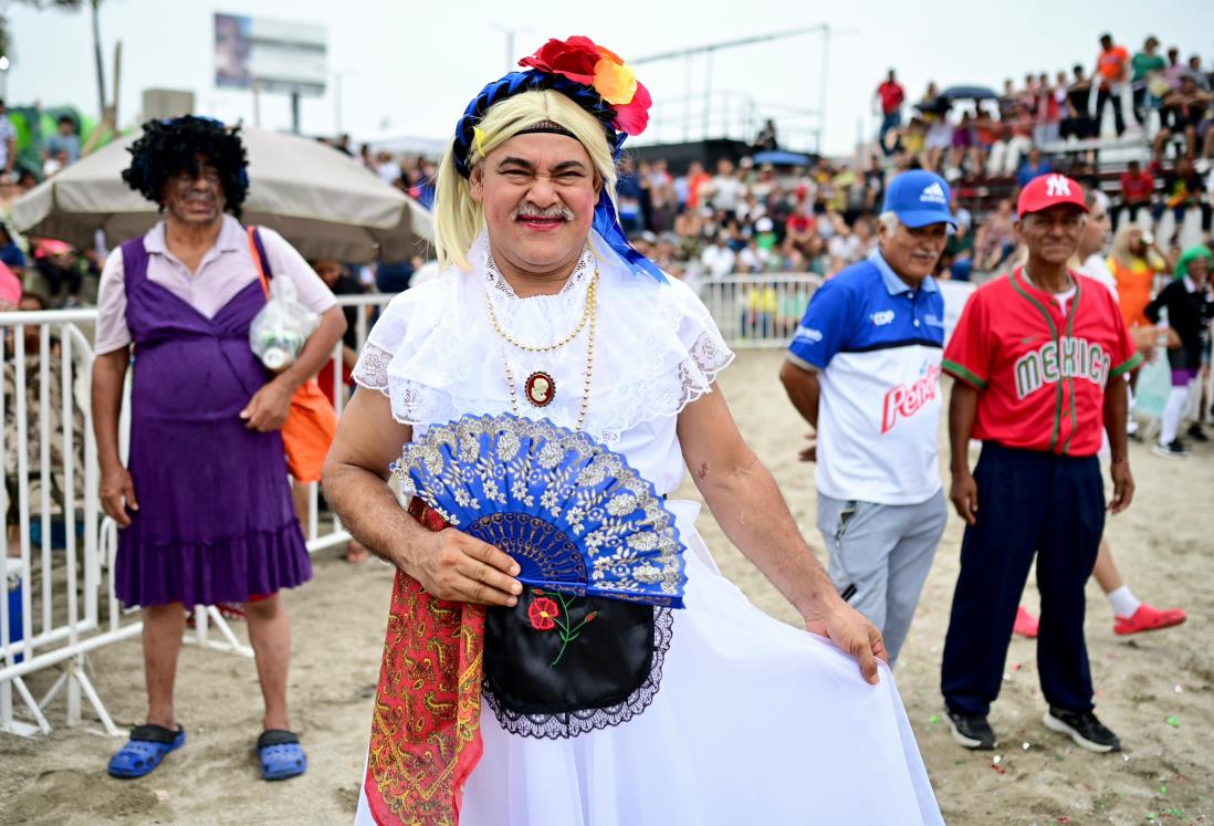Jesús Manuel, fiel participante del Solteras contra Casadas del Carnaval de Veracruz