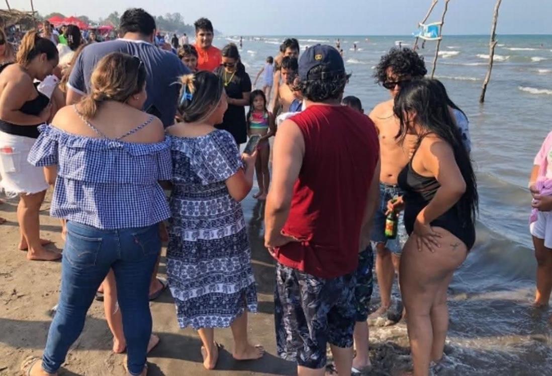Mar jala a dos menores de edad en playa de Alvarado; solo uno ha sido rescatado