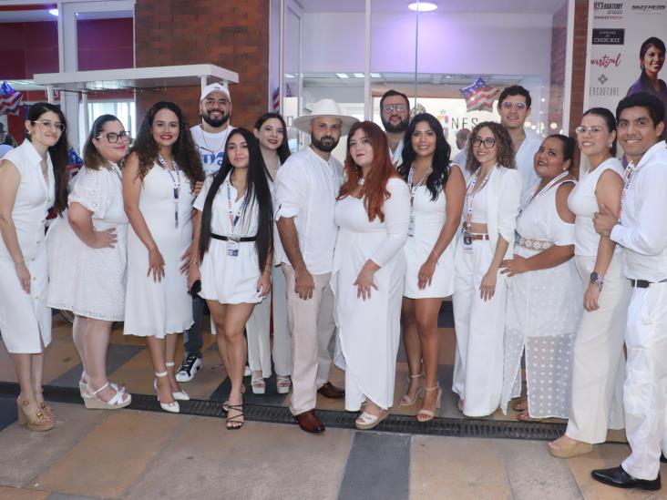Headline Visas, Corporativo de viajes UVAC, Crivelli Studio Arquitectura y oriGnes Veracruz celebran apertura de sus nuevas oficinasen Plaza Río Veracruz