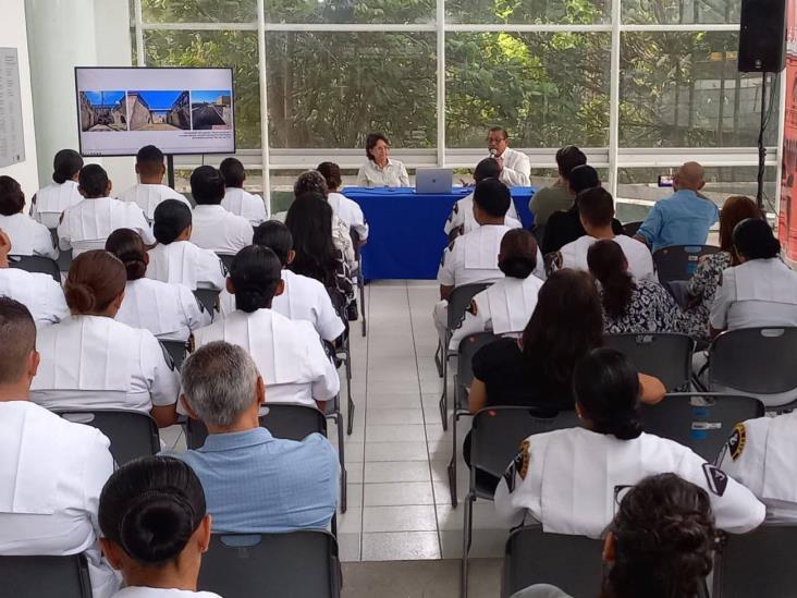 Imparten conversatorio ´San Juan de Ulúa: arquitectura militar y sitio de memoria´, en la USBI