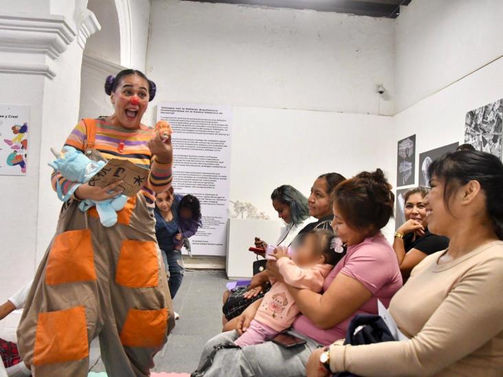 Zyzlilia Cruz presenta la obra de teatro clown ´Calcetopía´