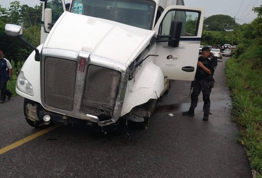 Hombre choca contra tráiler y pierde la vida en el municipio de Playa Vicente