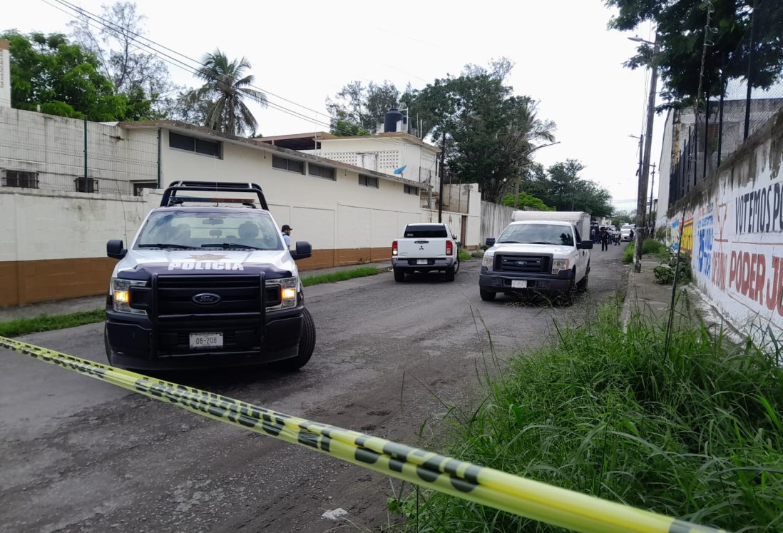 Mujer es asesinada a balazos en colonia Playa Linda; se presume intento de asalto