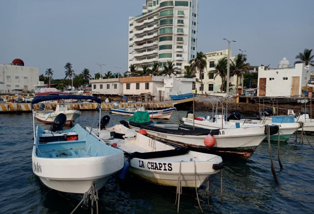 Marejada "brava" pone en riesgo a los pescadores de Veracruz