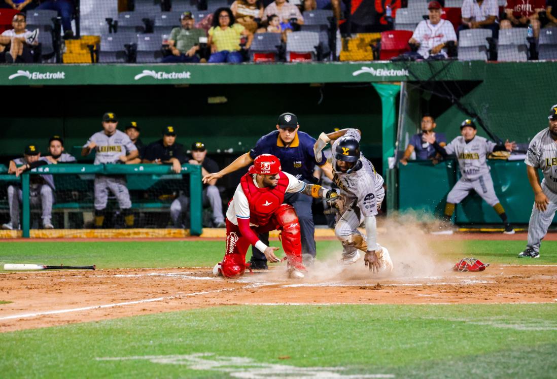 Vapulean Leones a El Águila y empatan la serie