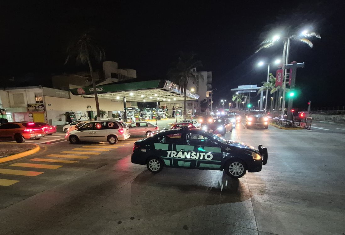 Caos vial en bulevar Ávila Camacho por montaje de gradas del Carnaval Veracruz 2025